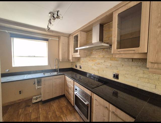 2 BEDROOM APARTMENT FOR SALE IN VANDERBIJLPARK SW 5